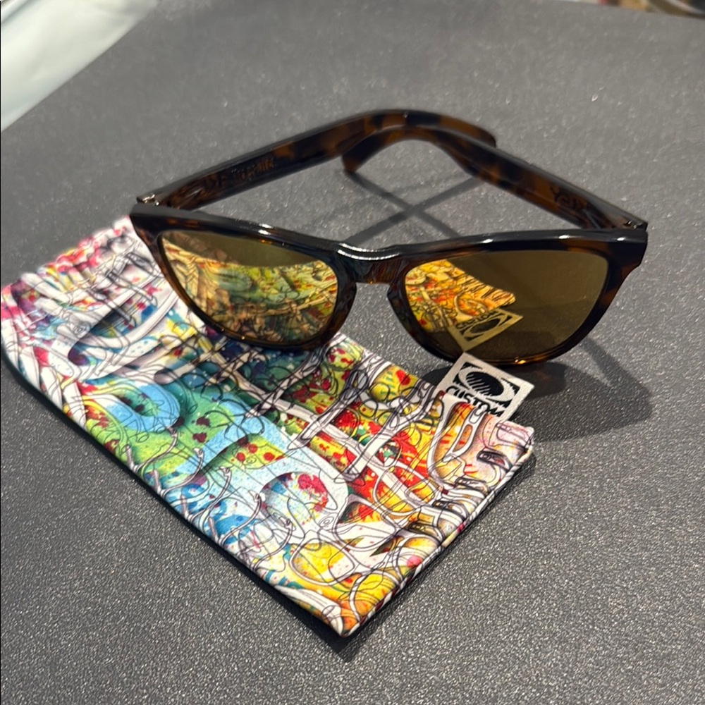 Oakley Frogskins Fall Out Sunglasses Brown Tortoise with Gold Iridium Lenses
